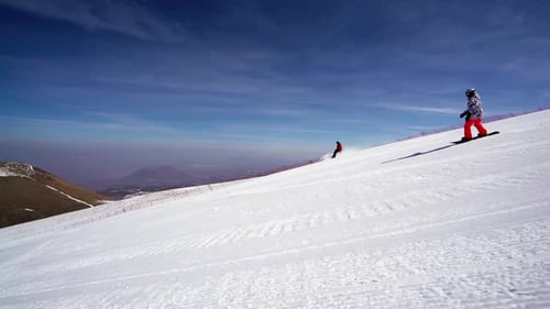 Junge Snowboarder