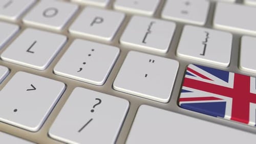 Key with Flag of Great Britain Switches To Key with Flag of France