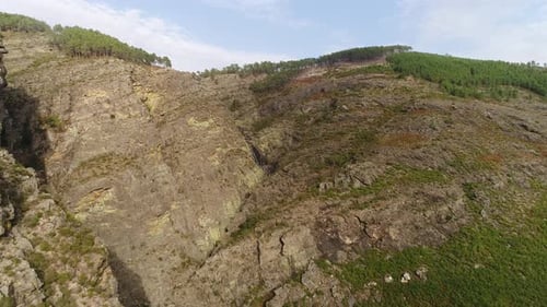 Cachoeira nas montanhas