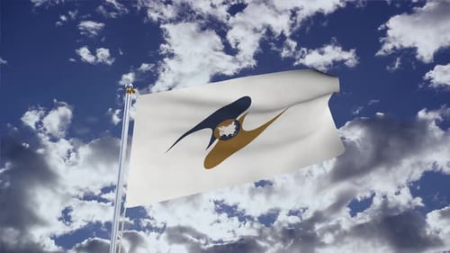 Flagge der Eurasischen Wirtschaftsunion mit Himmel 4k
