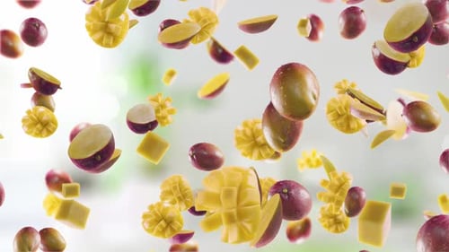 Mango mit Scheiben, die auf hellem Küchenhintergrund fallen