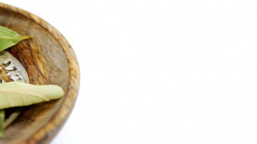 Bay leaf in a plate 4k