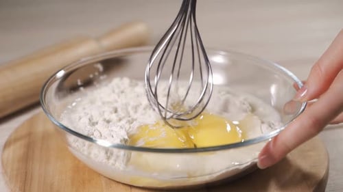 Vorbereitung des Tests mit einem Mixer, Zeitlupenaufnahmen