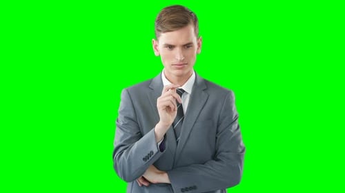 Geschäftsmann nutzt digitalen Bildschirm