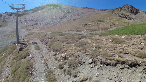 Espagne Granada Sierra Nevada été 4k d'en haut et d'en bas avec un Drone et une caméra d'action stabilisée