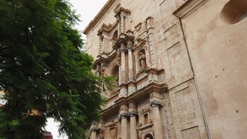 Fassade Altkatholische Kirche Kathedrale in Spanien.