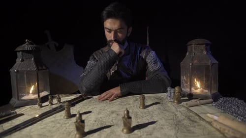 O comandante que determina as manobras táticas.