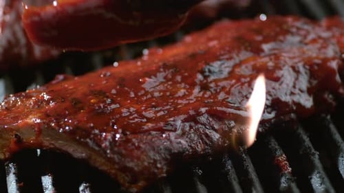 Côtes levées au barbecue, photographiées sur Phantom Flex 4K