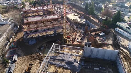 Kräne und Hochbaustelle