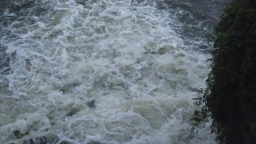 Zeitlupe, schneller Wasserstrahl, Flussstrom