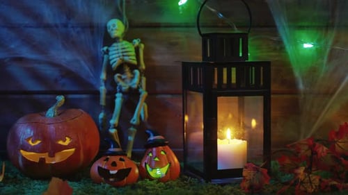Schöne Hintergrund für eine gruselige Halloween-Party mit Rauch