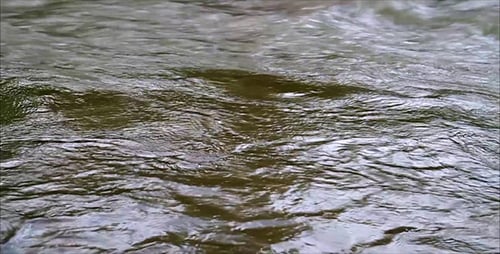 Débit de la rivière au ralenti
