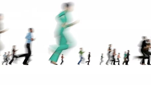 толпа людей бегущая в одном направлении