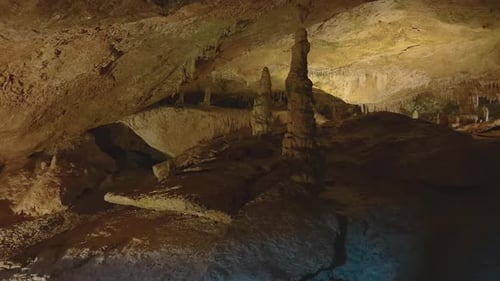 Casserole dans une belle grotte