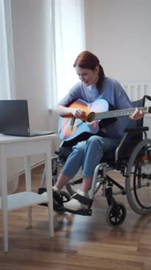 A Disabled Lady is Learning to Play the Guitar on the Internet