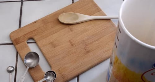 Measuring Oats for Healthy Cooking at Home