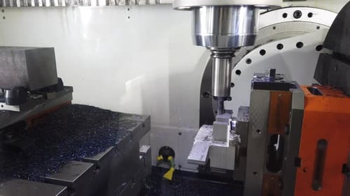 Präzisionsfräsen CNC-Werkzeugmaschine macht Teil.