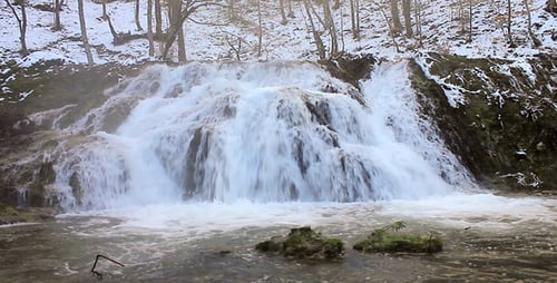 Wasserfall im Winter