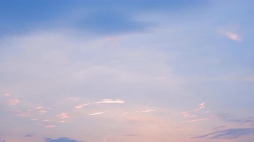 4K Sky Time Lapse, wunderschöner Hintergrund, Sky Timelapse von Wolkenkratzern.