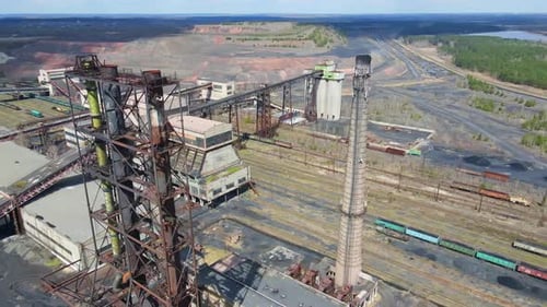 Große industrielle Kohlemine aus der Luft