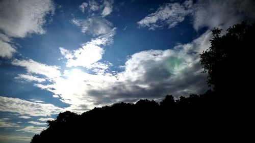 Dramatisch Wolken im Nacht-Zeitraffer.