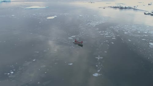 Zodiac Boat Sail Brash Ice Tracking Luftbild