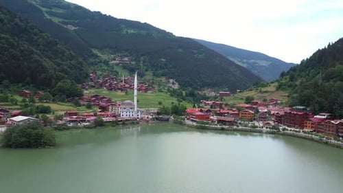 Truthahn-Trabzon Uzungöl an einem sonnigen Tag - 4
