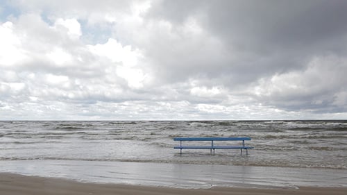 Bank am Strand