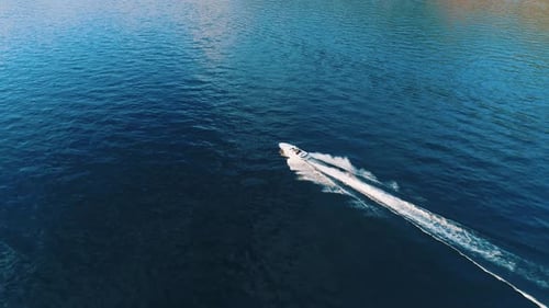 Schnellboot auf dem See