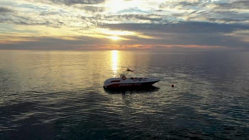 I Follow the Boat in the Open Sea