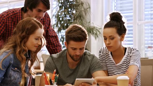 Teamwork in the Office Using Digital Tablet