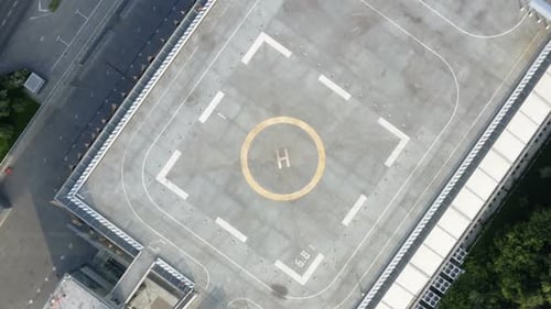 Landung am Hubschrauberlandeplatz
