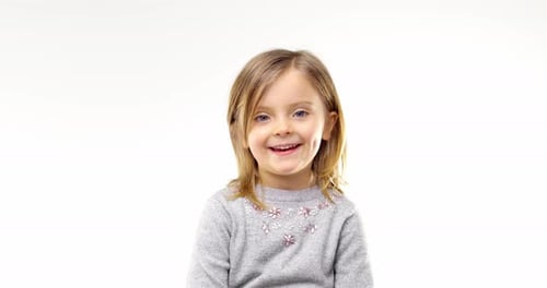 Beau Joyeux Amusement Jeune Enfant Blonde Smarty Fille Souriant et Faisant