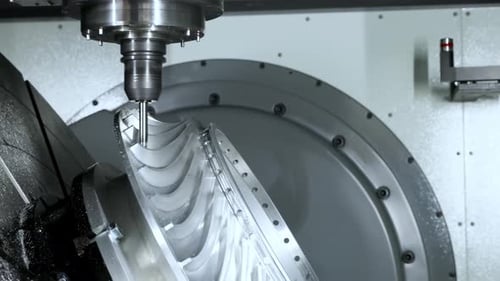 CNC-Metallbearbeitung. Automatische Metallbearbeitungsmaschine.