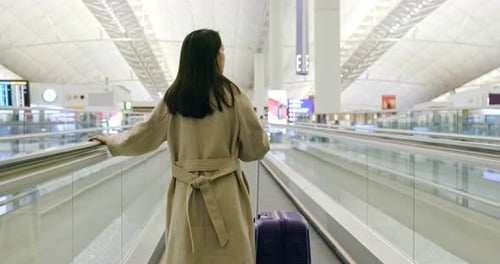 Woman go for the trip in the airport