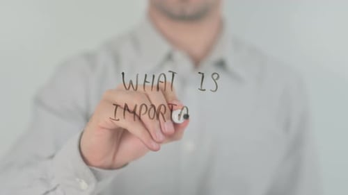 What Is Important ? Writing on Screen with Hand