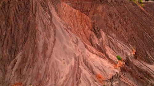 4K-Luftaufnahme des Grand Canyon, durch Wasser erodierte Felsspalten.