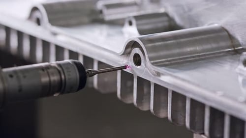 Images macro d'une pièce métallique de mesure de la MMT d'une machine à mesurer tridimensionnelle