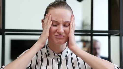Perte, femme réagissant à l'échec