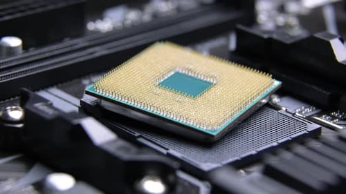 Puce
d'ordinateur CPU. Processeur sur prise sur la carte mère. Technologies, électronique nanomètres