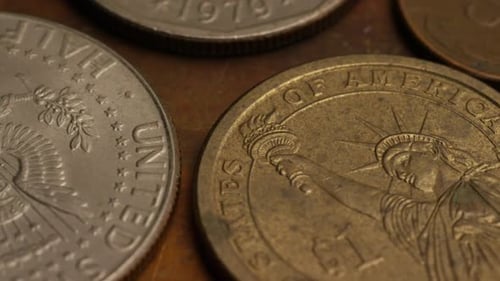 Rotierendes Stock-Bildmaterial von amerikanischen Geldmünzen