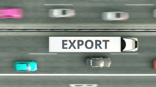 Camions-remorques avec texte EXPORT circulant sur l'autoroute
