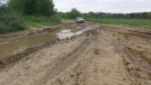Challenging Offroader in Overland
