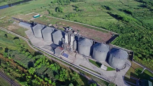 Landwirtschaftliches Silo zur Lagerung und Trocknung von Getreidekulturen