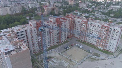 Aerial view of a crane and blocks
