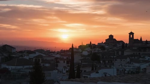 Zeitraffer von Granada bei Sonnenuntergang