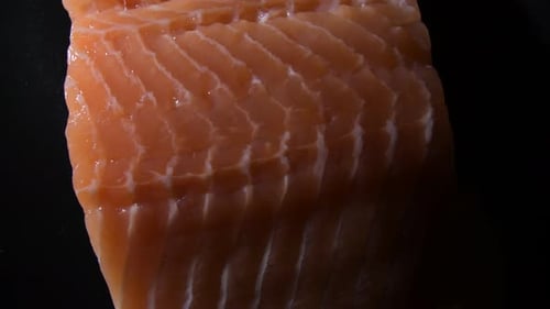 Rohes rosa Lachsfilet