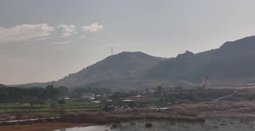 Kallar Kahar est un haut lieu touristique, situé à environ 25 kilomètres de la ville de Chakwal, dans la province