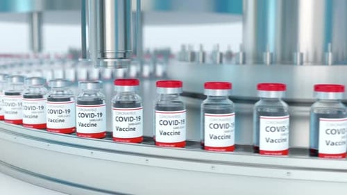 Massenproduktions- und Förderlinie für Covid19-Impfstoffe in einer pharmazeutischen Fabrik