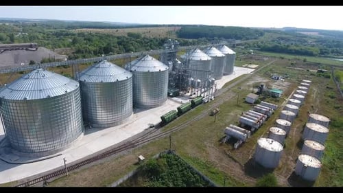 Metallkorn-Elevator Luftaufnahme des Metallkorn-Elevators in der landwirtschaftlichen Zone